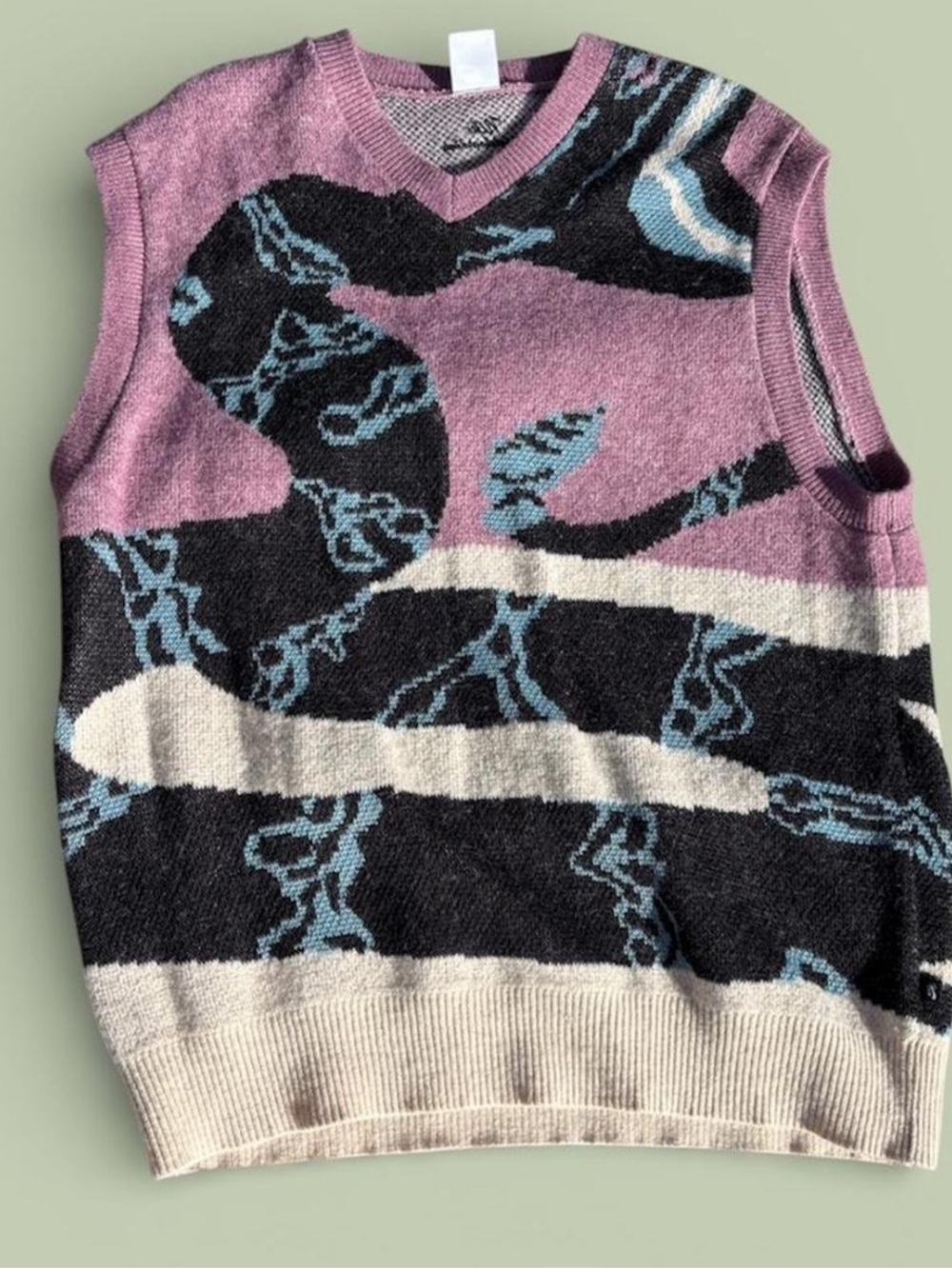 Sleeveless Knit V-Neck Sweater Vest in Mauve, Black & Cream